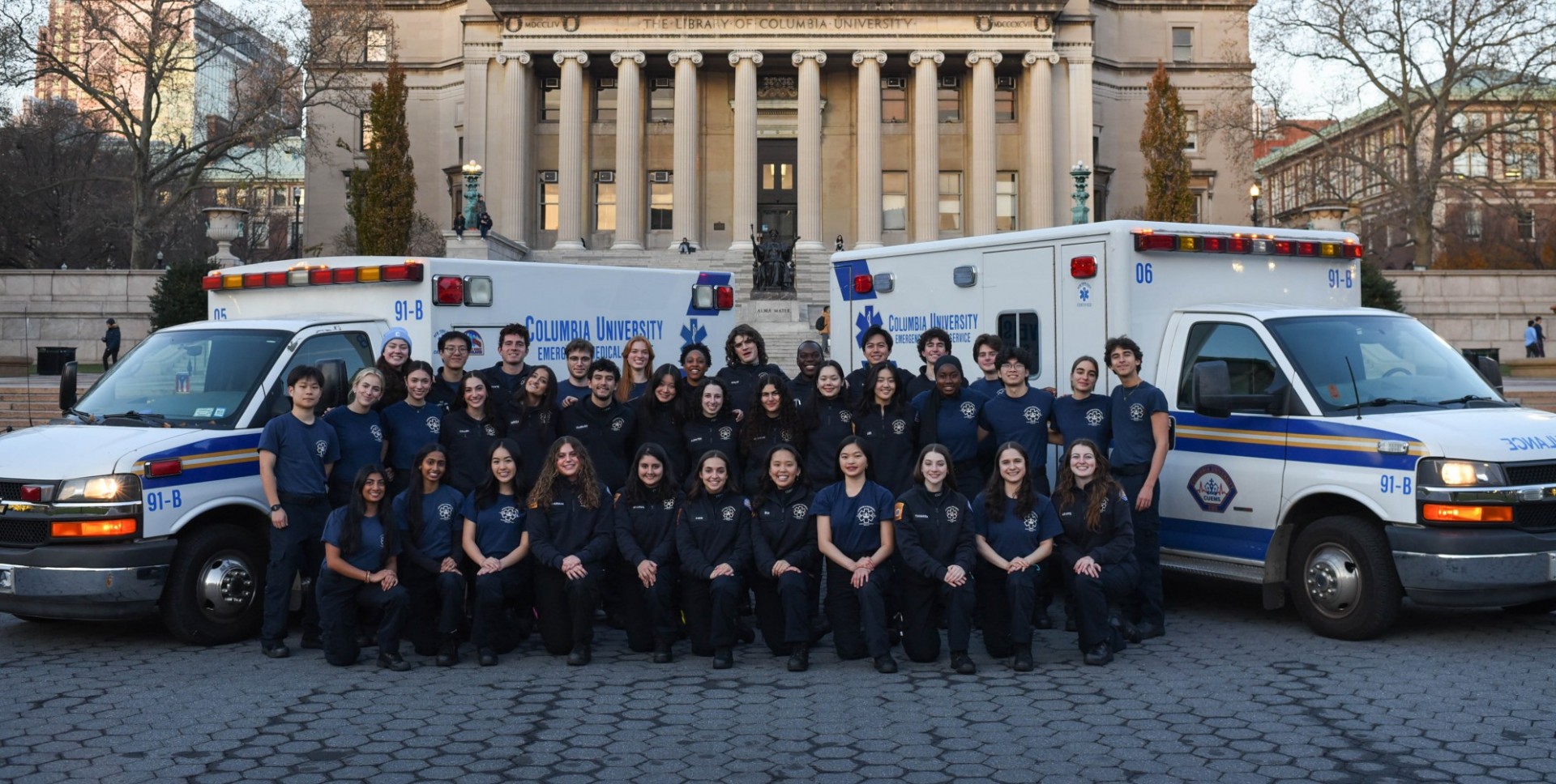 Picture of CUEMS members posing in front of ambulance.